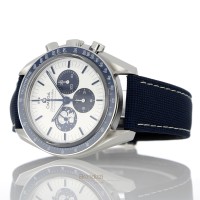 Omega Speedmaster Apollo XIII Silver Snoopy Award Ref. 31032425002001