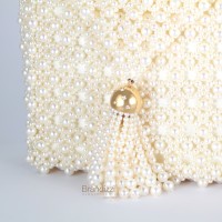 Pochette in perle coltivate con chiusura in oro giallo e brillanti